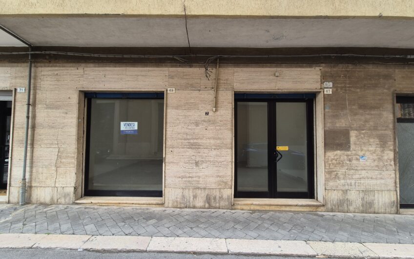 LOCALE COMMERCIALE CENTRALISSIMO