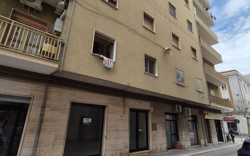 LOCALE COMMERCIALE CENTRALISSIMO